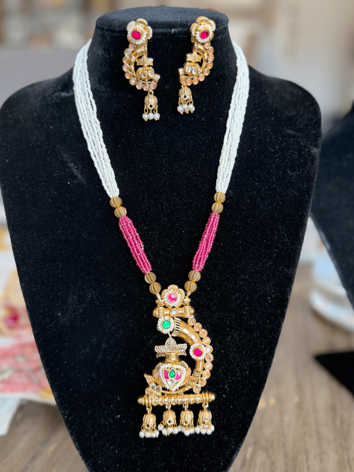 Heritage-inspired long necklace set